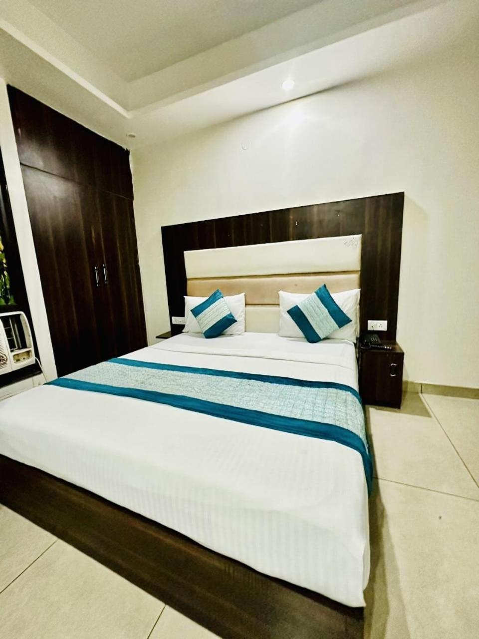 Sky Plaza Hotel 3*