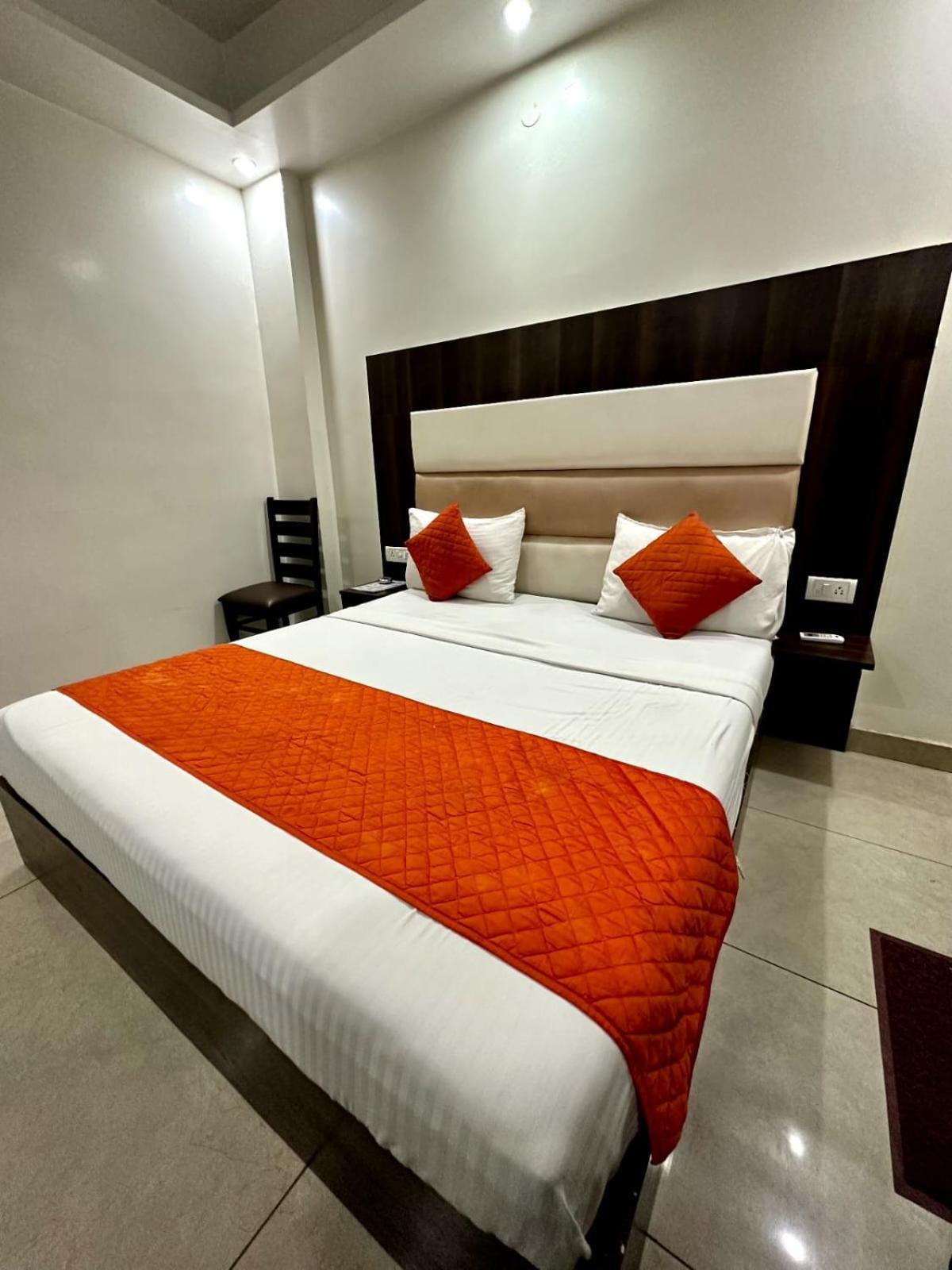 Sky Plaza Hotel New Delhi