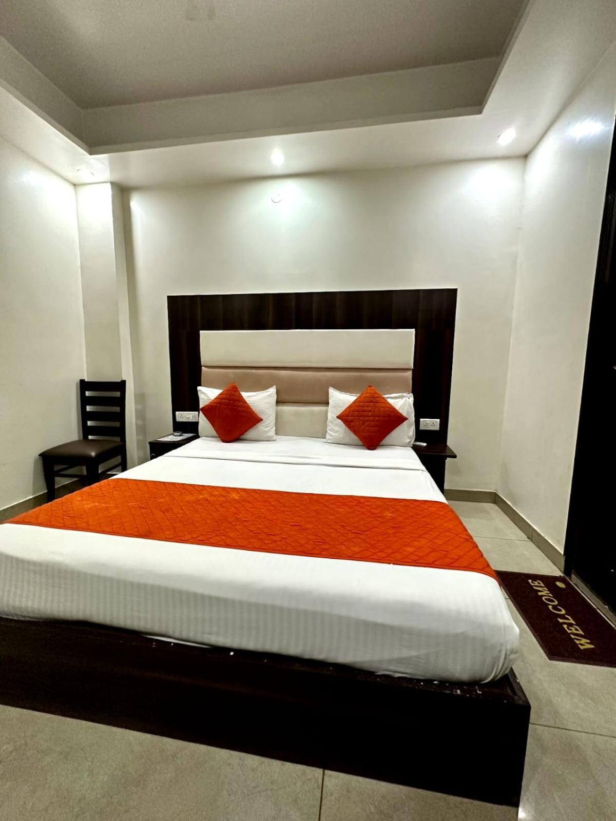 Sky Plaza Hotel 3*