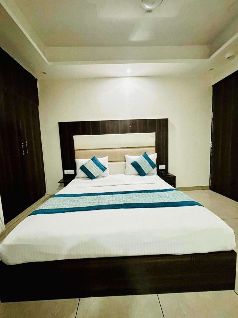 Hotel Sky Plaza New Delhi