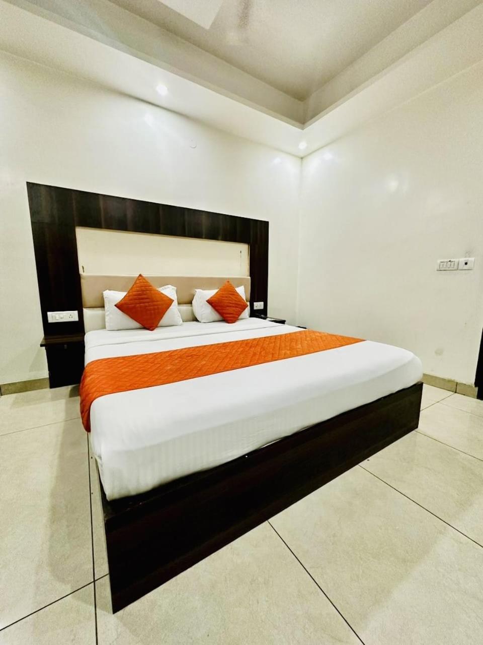 Sky Plaza 3*