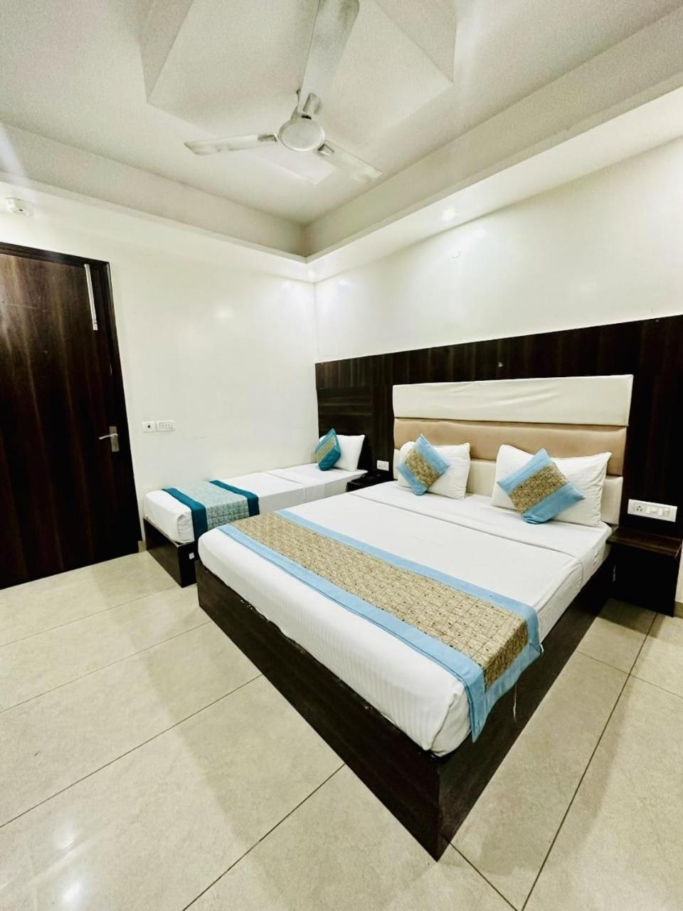 Sky Plaza Hotel 3*