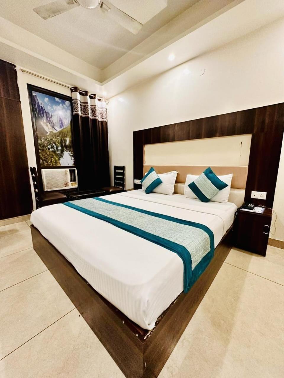 Hotel Sky Plaza New Delhi