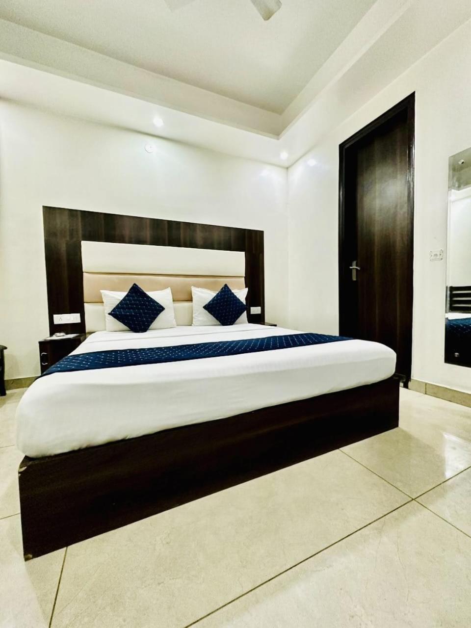 Sky Plaza Hotel New Delhi