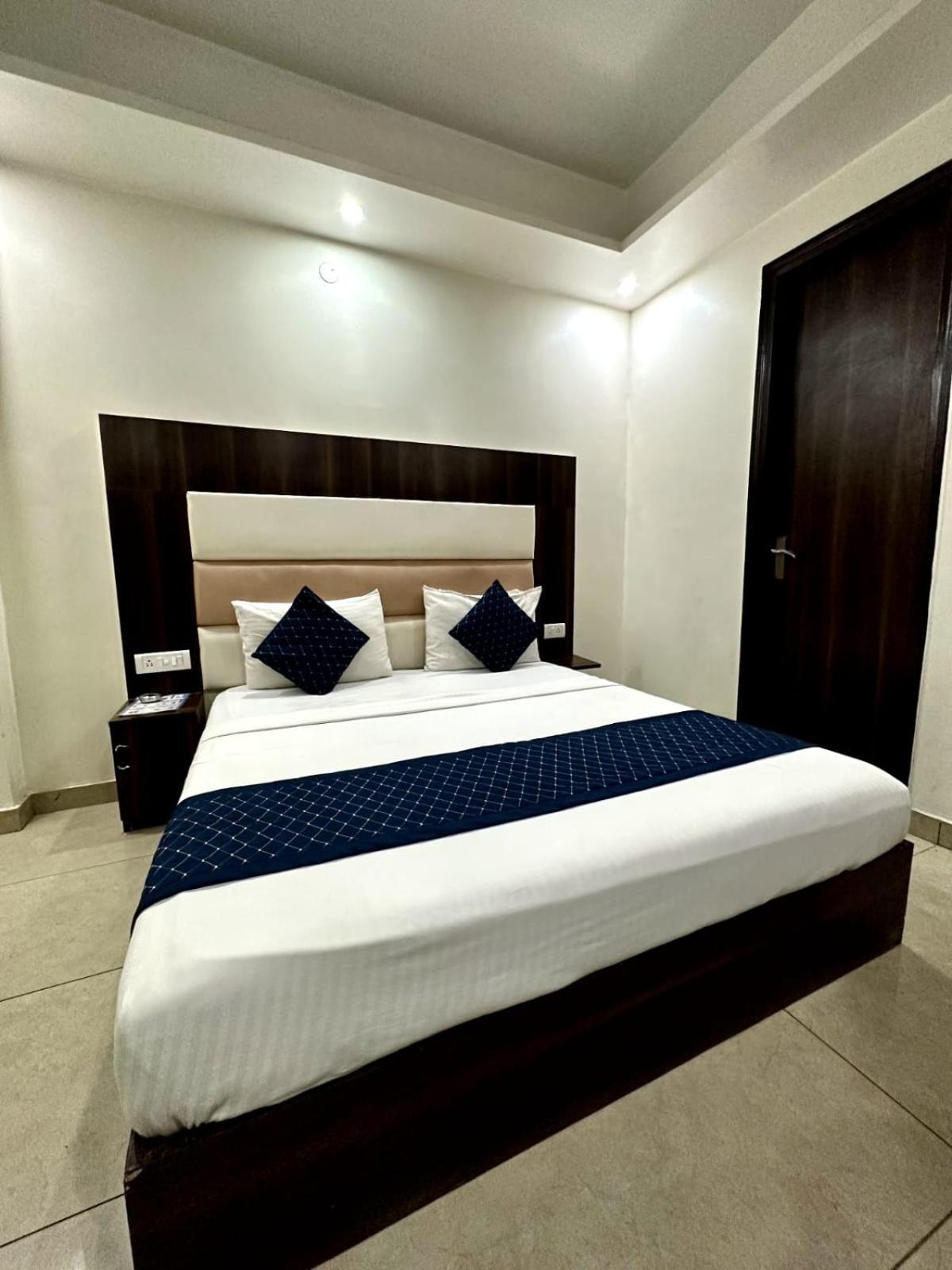Sky Plaza 3* New Delhi